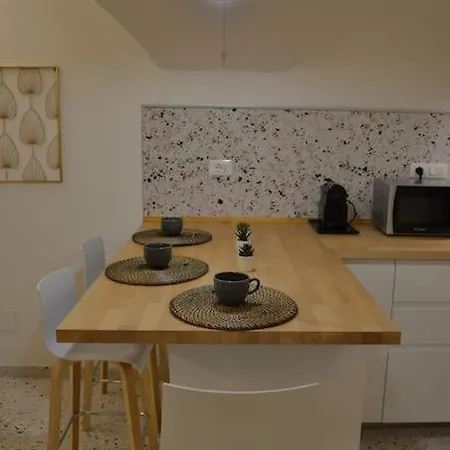 Apartment Cozy And Quiet Near Two Towers,